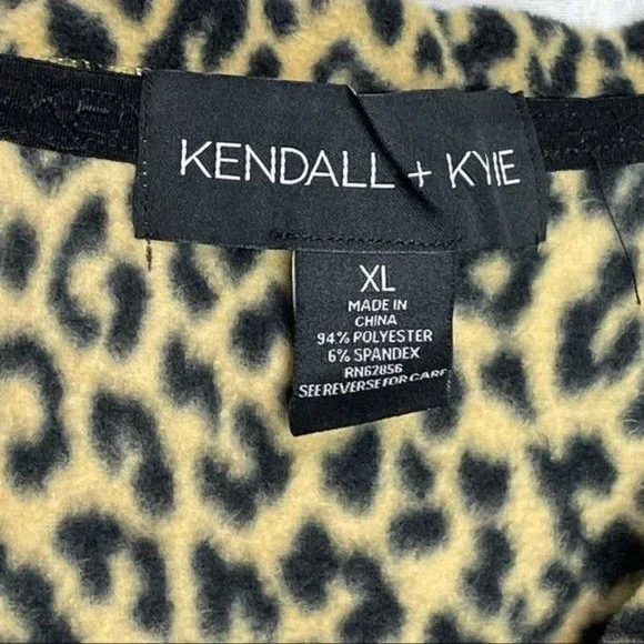 KENDALL + KYLIE Fleece Lounge Cheetah Top - Picture 4 of 7